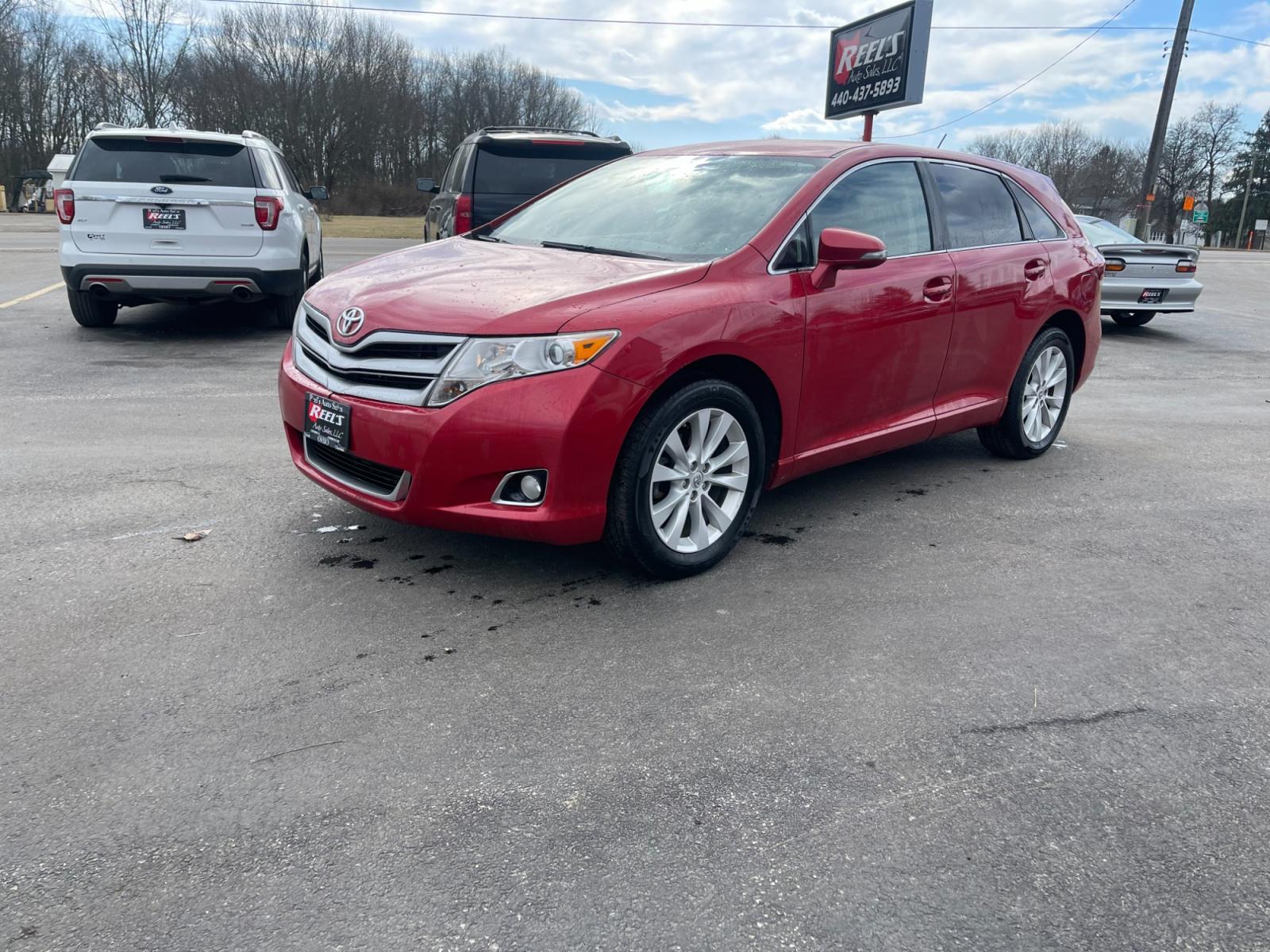 2013 Red /Beige Toyota Venza LE I4 AWD (4T3BA3BB7DU) with an 2.7L I4 DOHC 16V engine, 6-Speed Automatic transmission, located at 547 E. Main St., Orwell, OH, 44076, (440) 437-5893, 41.535435, -80.847855 - This 2013 Toyota Venza LE AWD, equipped with a 2.7L engine and 6-speed automatic transmission, offers a blend of utility and comfort. Features like integrated blind spot mirrors and a touch screen enhance the driving experience, ensuring safety and convenience. The addition of a power driver’s sea - Photo #0